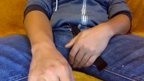 Snapshot of tombi125 chatting on 10-12-25, 04:50 tombi125 online show from 10-12-25, 04:50