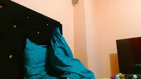 Snapshot of tomboyblue chatting on 06-23-26, 04:38 Blue online show from 06-23-26, 04:38