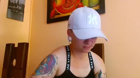 Snapshot of tomboyblue chatting on 07-10-26, 04:20 Blue online show from 07-10-26, 04:20