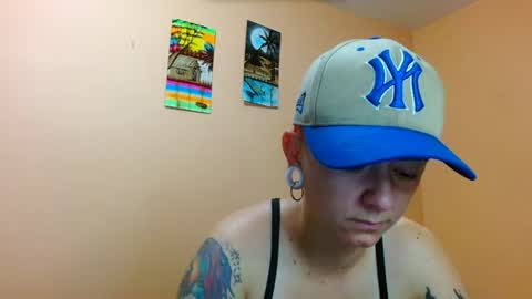 Snapshot of tomboyblue chatting on 07-14-26, 09:58 Blue online show from 07-14-26, 09:58