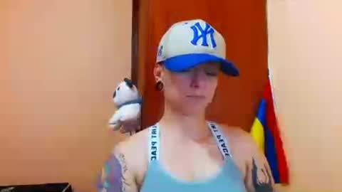 Snapshot of tomboyblue chatting on 07-18-26, 06:56 Blue online show from 07-18-26, 06:56