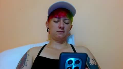Snapshot of tomboyblue chatting on 07-27-26, 01:01 Blue online show from 07-27-26, 01:01