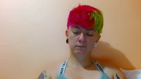 Snapshot of tomboyblue chatting on 07-28-26, 01:54 Blue online show from 07-28-26, 01:54