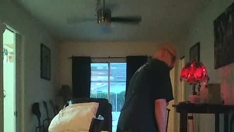 Snapshot of tomcatsawyer chatting on 08-03-26, 12:09 sirmuggsalot online show from 08-03-26, 12:09