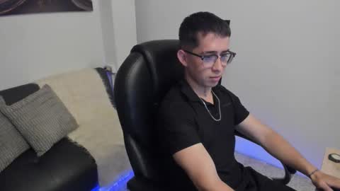 Snapshot of tommas_johnson chatting on 02-24-26, 03:59 Tomas online show from 02-24-26, 03:59