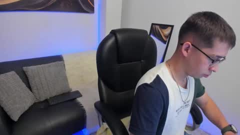 Snapshot of tommas_johnson chatting on 02-25-26, 04:00 Tomas online show from 02-25-26, 04:00