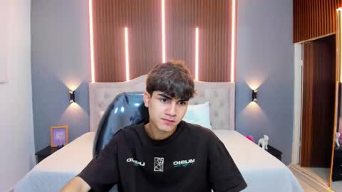 Tommy  online show from 10-23-25, 03:28