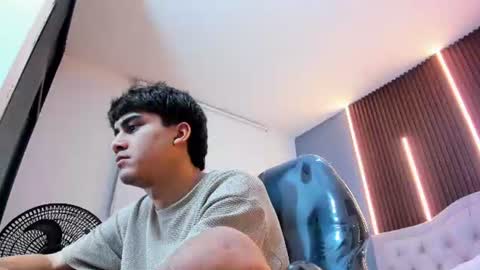 Snapshot of tommy18__ chatting on 06-28-26, 03:23 Tommy online show from 06-28-26, 03:23
