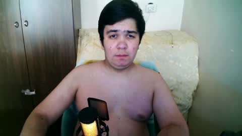 Snapshot of tommy99gg chatting on 05-20-26, 12:44 tommy99gg online show from 05-20-26, 12:44
