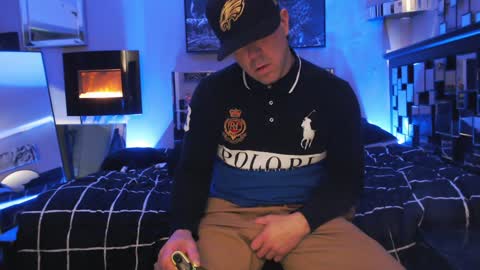 Snapshot of tommy_knuckles chatting on 01-19-25, 01:53 Tommy online show from 01-19-25, 01:53