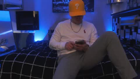 Snapshot of tommy_knuckles chatting on 01-22-25, 01:11 Tommy online show from 01-22-25, 01:11
