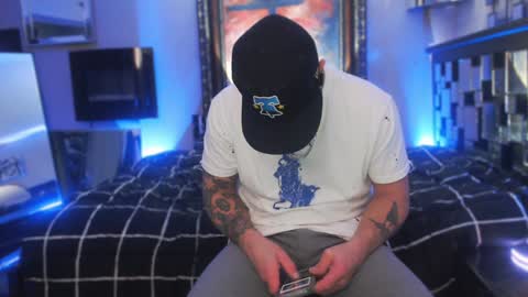 Snapshot of tommy_knuckles chatting on 01-25-25, 04:45 Tommy online show from 01-25-25, 04:45