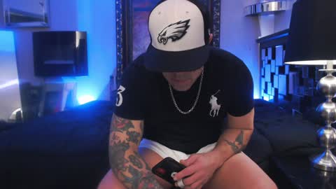 Snapshot of tommy_knuckles chatting on 02-04-25, 02:53 Tommy online show from 02-04-25, 02:53
