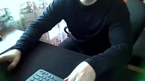 Tommi Li online show from 01-07-25, 07:20