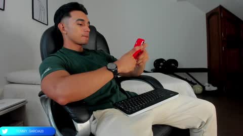 Snapshot of tommygarcia_ chatting on 01-15-25, 05:26 Instagram t garcia69 online show from 01-15-25, 05:26