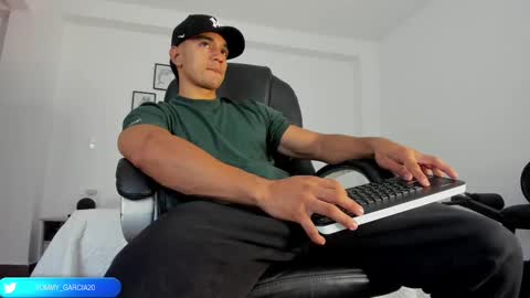 Snapshot of tommygarcia_ chatting on 02-20-25, 04:25 Instagram t garcia69 online show from 02-20-25, 04:25