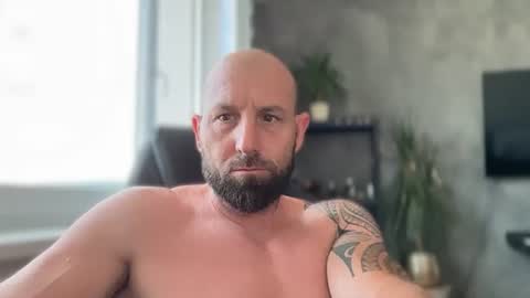 Snapshot of tommyx01 chatting on 06-22-26, 06:10 Thomas Fit online show from 06-22-26, 06:10