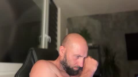 Snapshot of tommyx01 chatting on 06-22-26, 09:23 Thomas Fit online show from 06-22-26, 09:23