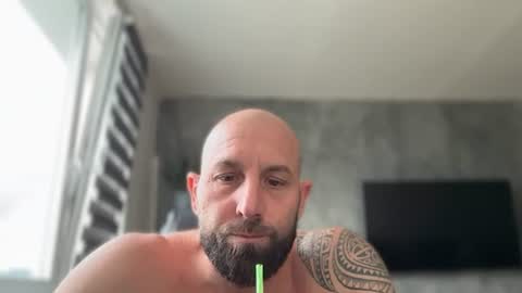 Snapshot of tommyx01 chatting on 07-05-26, 04:25 Thomas Fit online show from 07-05-26, 04:25