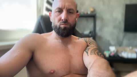 Snapshot of tommyx01 chatting on 07-09-26, 01:26 Thomas Fit online show from 07-09-26, 01:26