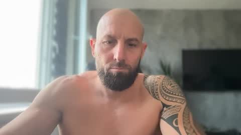 Snapshot of tommyx01 chatting on 07-15-26, 06:18 Thomas Fit online show from 07-15-26, 06:18