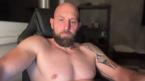 Snapshot of tommyx01 chatting on 07-21-26, 10:12 Thomas Fit online show from 07-21-26, 10:12