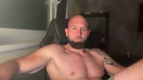 Snapshot of tommyx01 chatting on 08-08-26, 08:00 Thomas Fit online show from 08-08-26, 08:00