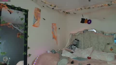 leyla  online show from 10-24-25, 05:31