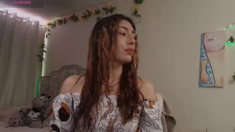 leyla  online show from 11-23-25, 01:55