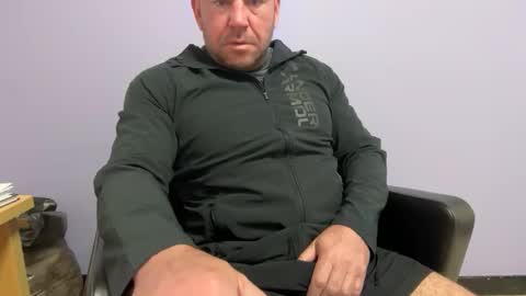 tomtit12345 online show from 04-07-26, 06:03