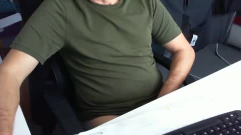 Snapshot of tomtom02029 chatting on 11-10-25, 08:35 Tom online show from 11-10-25, 08:35