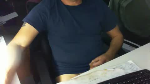 Snapshot of tomtom02029 chatting on 11-15-25, 03:52 Tom online show from 11-15-25, 03:52