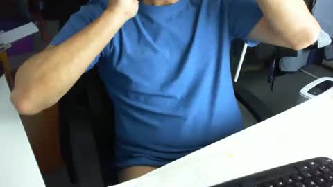 Snapshot of tomtom02029 chatting on 11-20-25, 11:21 Tom online show from 11-20-25, 11:21