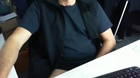 Snapshot of tomtom02029 chatting on 11-24-25, 10:04 Tom online show from 11-24-25, 10:04