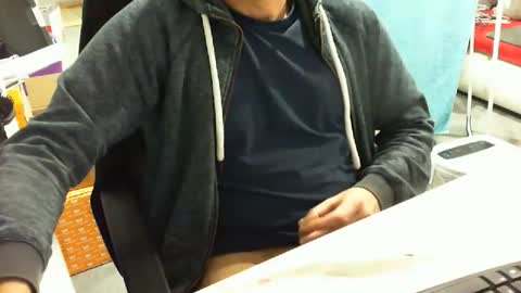 Snapshot of tomtom02029 chatting on 12-16-25, 02:44 Tom online show from 12-16-25, 02:44