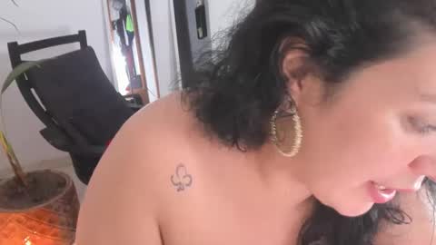 Snapshot of ton_amourrx chatting on 12-18-24, 10:57 lady blue online show from 12-18-24, 10:57