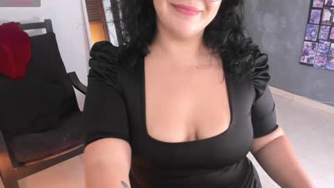 Snapshot of ton_amourrx chatting on 01-06-25, 11:31 lady blue online show from 01-06-25, 11:31