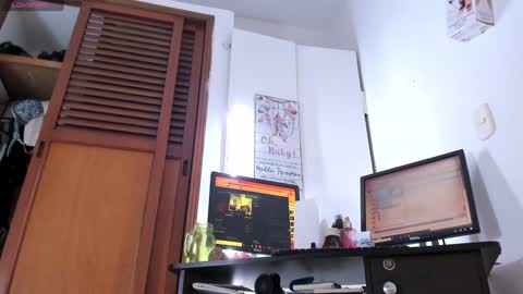 Snapshot of ton_amourrx chatting on 01-16-25, 01:16 lady blue online show from 01-16-25, 01:16