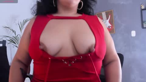 Snapshot of ton_amourrx chatting on 03-07-25, 11:05 lady blue online show from 03-07-25, 11:05