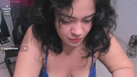 Snapshot of ton_amourrx chatting on 11-05-25, 10:48 lady blue online show from 11-05-25, 10:48