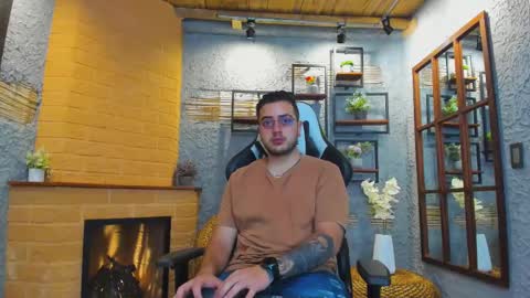 Snapshot of tonny_ferrer chatting on 10-24-25, 05:04 Tonny  online show from 10-24-25, 05:04