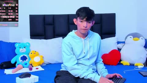 Snapshot of tonny_twink_ chatting on 03-08-25, 07:49 Tonny online show from 03-08-25, 07:49