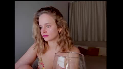 Snapshot of tony_and_alice chatting on 12-28-24, 07:43 Tony and Alice online show from 12-28-24, 07:43