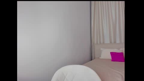 Snapshot of tony_and_alice chatting on 12-30-24, 02:08 Tony and Alice online show from 12-30-24, 02:08