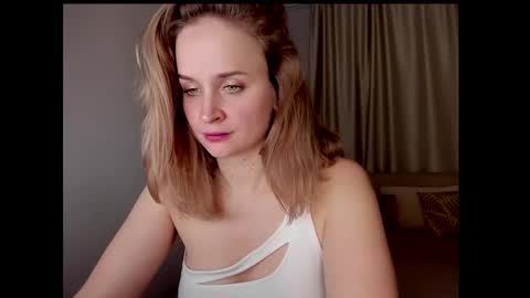 Snapshot of tony_and_alice chatting on 01-01-25, 01:58 Tony and Alice online show from 01-01-25, 01:58