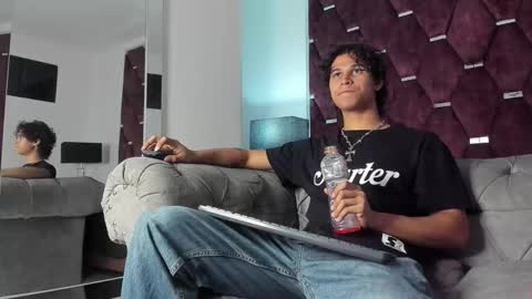 Snapshot of tonybenedetti chatting on 02-15-26, 08:05 Tony Benedetti online show from 02-15-26, 08:05