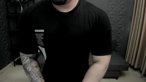 Snapshot of tonywilcoxx chatting on 03-11-25, 08:09 TonyWilcox online show from 03-11-25, 08:09