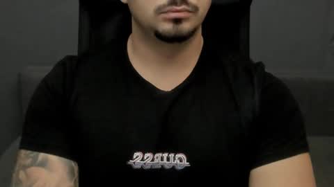 Snapshot of tonywilcoxx chatting on 10-23-25, 06:13 TonyWilcox online show from 10-23-25, 06:13