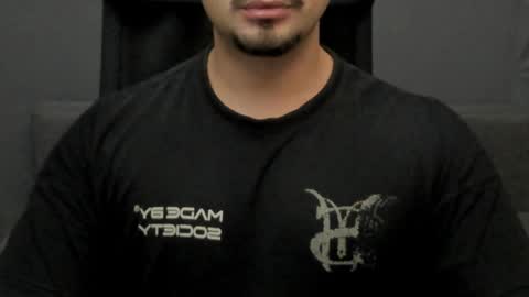 Snapshot of tonywilcoxx chatting on 10-29-25, 06:15 TonyWilcox online show from 10-29-25, 06:15