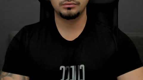 Snapshot of tonywilcoxx chatting on 11-17-25, 05:57 TonyWilcox online show from 11-17-25, 05:57